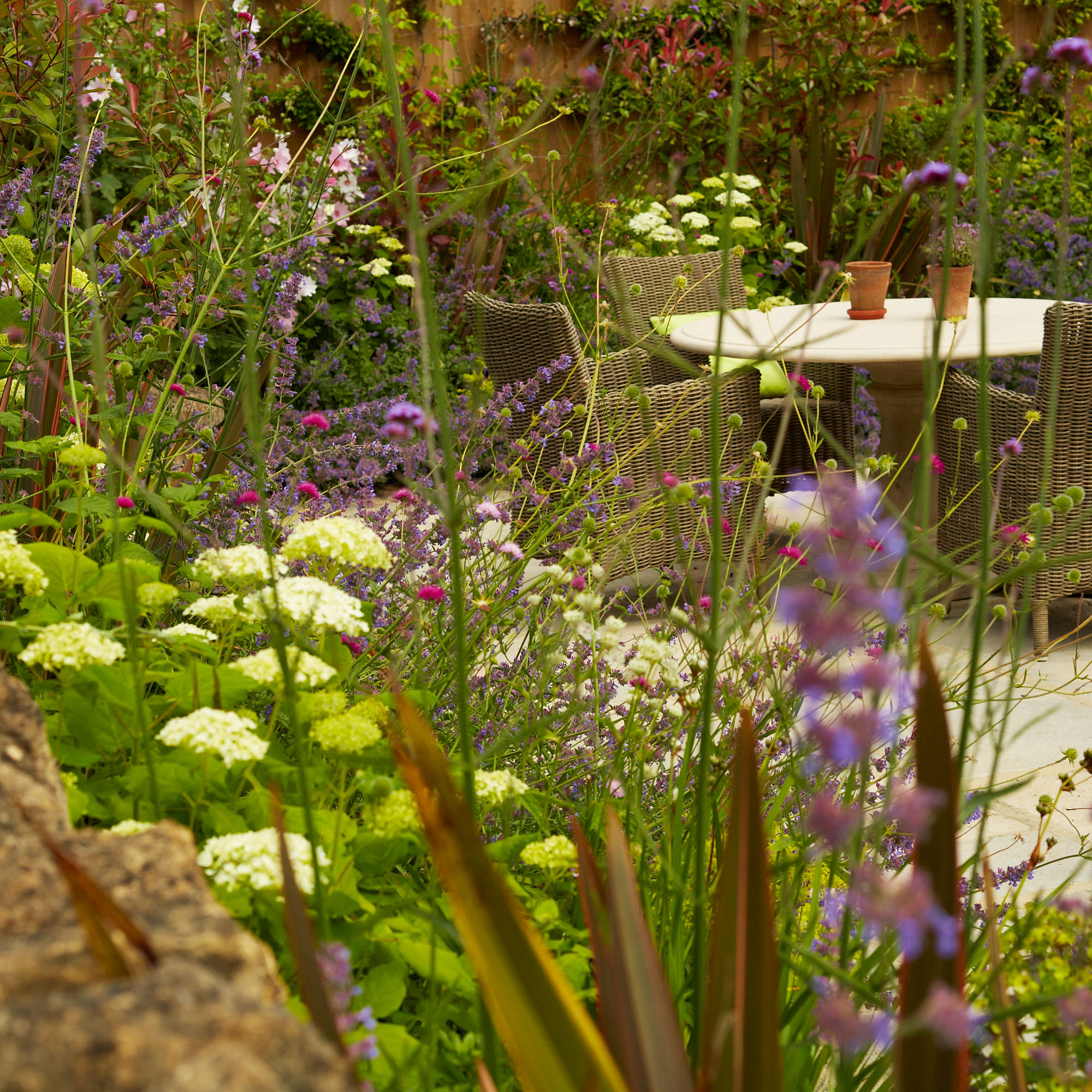 A Pretty Cotswold Courtyard Garden